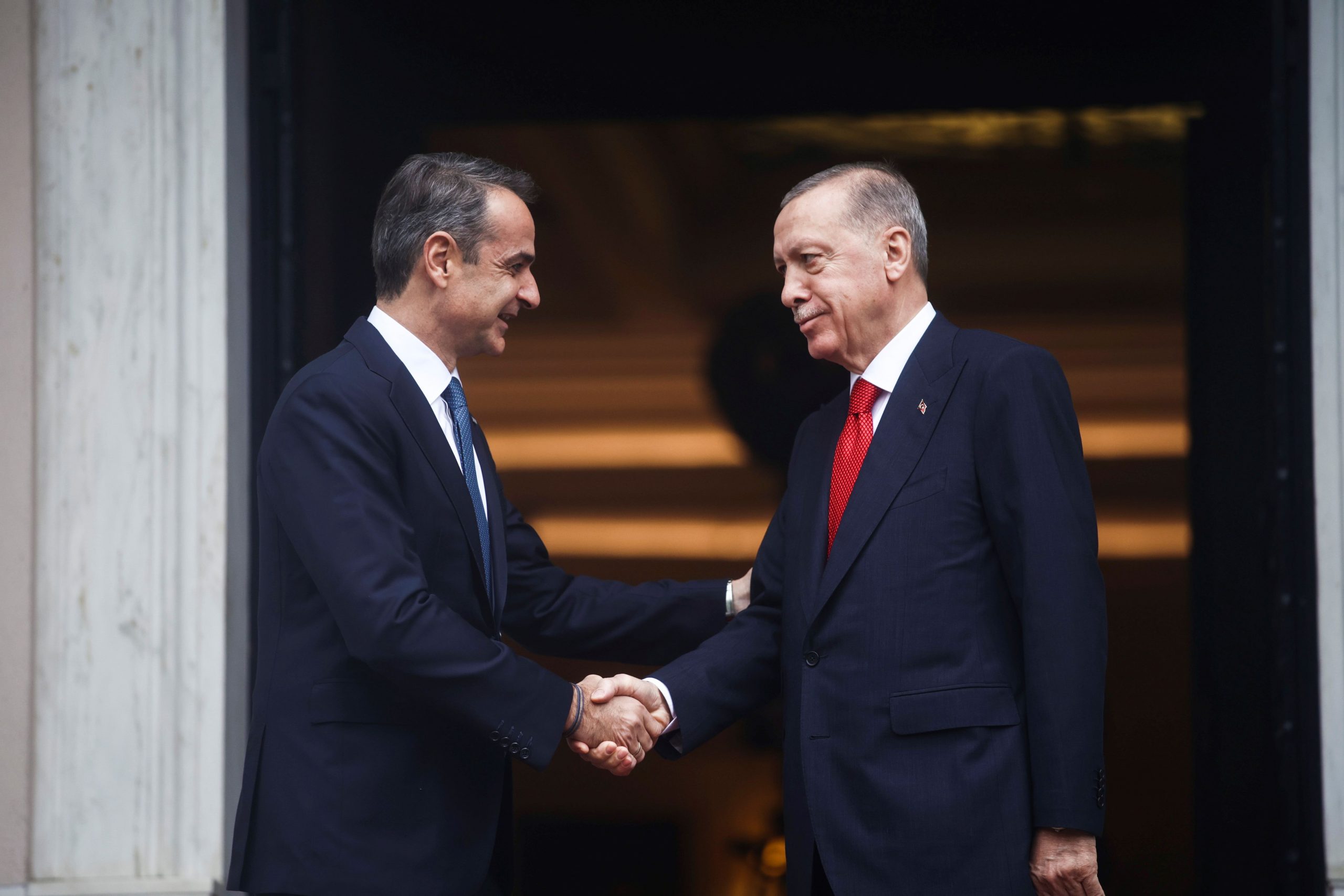 Mitsotakis-Erdogan Meeting Underway in Athens, Ministerial Delegations Also Meet