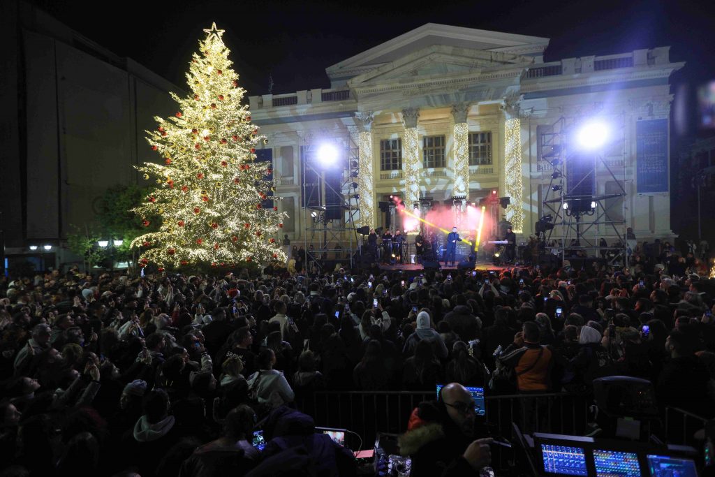 Piraeus Illuminates Christmas Celebrations with a Dazzling Program