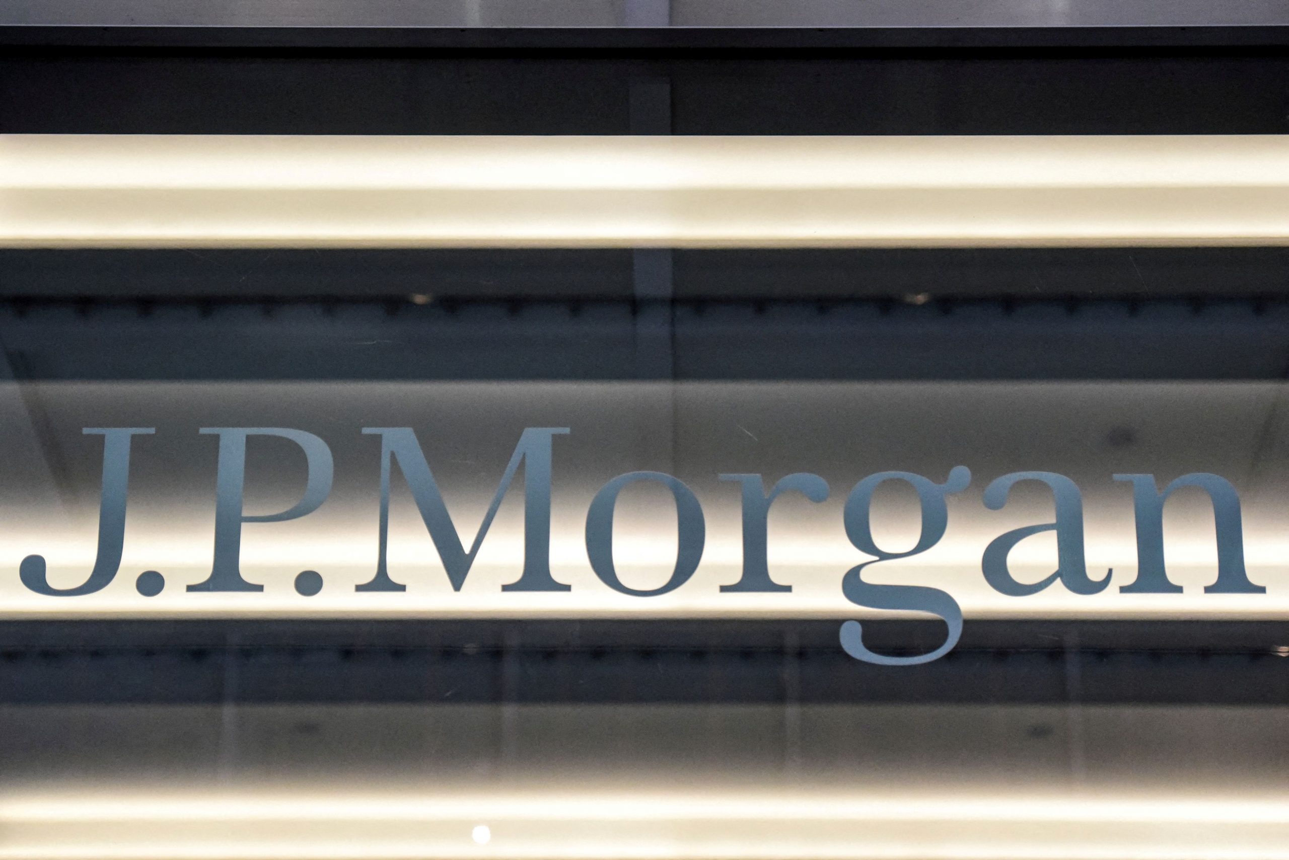 JP Morgan Raises Bar for Greek Systemic Banks