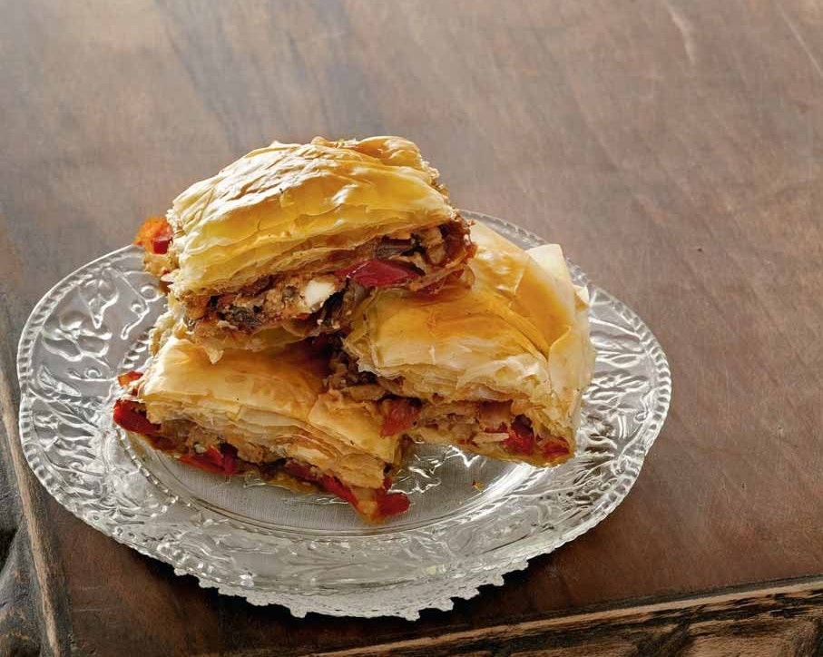 ROTD: Onion Pie with Tomato and Bell Peppers
