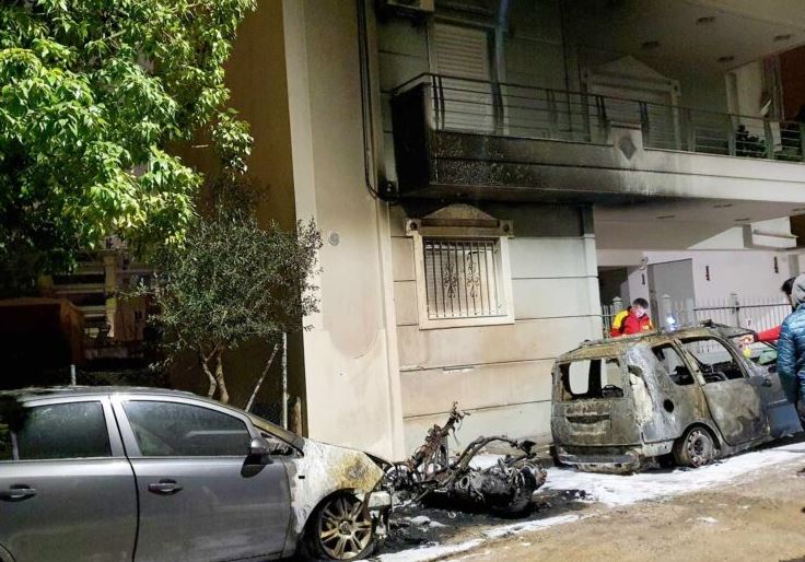 Arsonists Set Fire to 2 Cars and Motorcycle in Athens