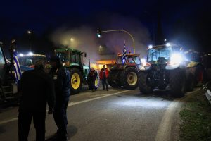 Greek Farmers Continue Protests – Send Demands to PM Mitsotakis’ Office