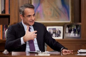 Mitsotakis: Cost of Living Citizens’ Main Problem; Repeats Pledge to Raise Minimum Monthly Wage