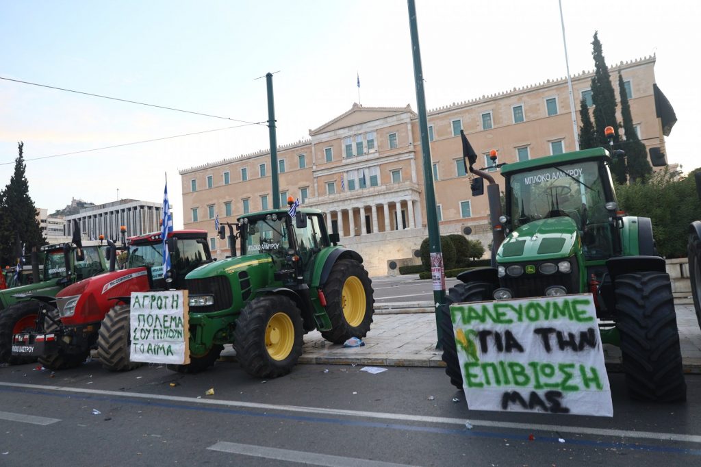 Farmers to Depart before Noon – 160 Tractors at Syntagma Square – Traffic Rules in Effect
