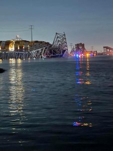 Baltimore Bridge in USA Collapses, Rescue Efforts Underway (vid)