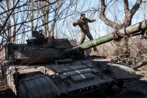 Ukraine, in Need of Troops, Lowers Age of Conscription