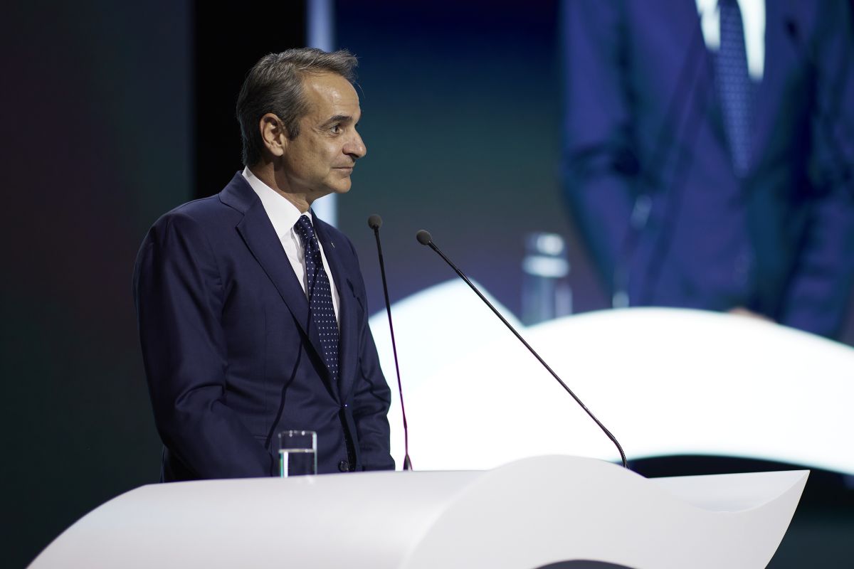 Greek PM Announces €2 Billion Decarbonization Fund for Greek Islands