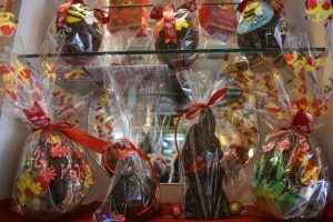 Gov’t Eyes ‘Godparents Basket’ for Toy, Accessories Market Ahead of Orthodox Easter