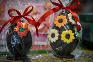 Study Finds 4 in 10 Greeks to Slash Easter Spending