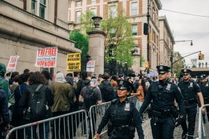 New York Mayor Says Conflict at Columbia Must End as Police Amass Nearby