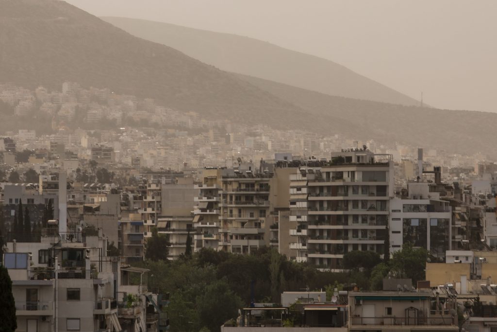 Greek Health Authorities Advise Mask Use for African Dust