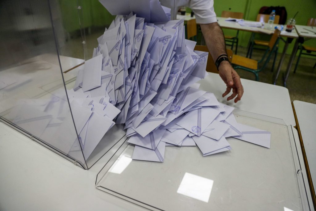 Poll Shows ND Leading Amid Speculation Over Tsipras Party