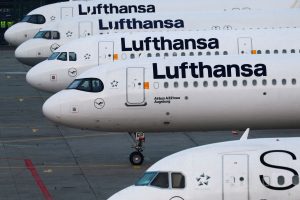 Deutsche Lufthansa Cuts Guidance as Flagship Airline Struggles to Break Even