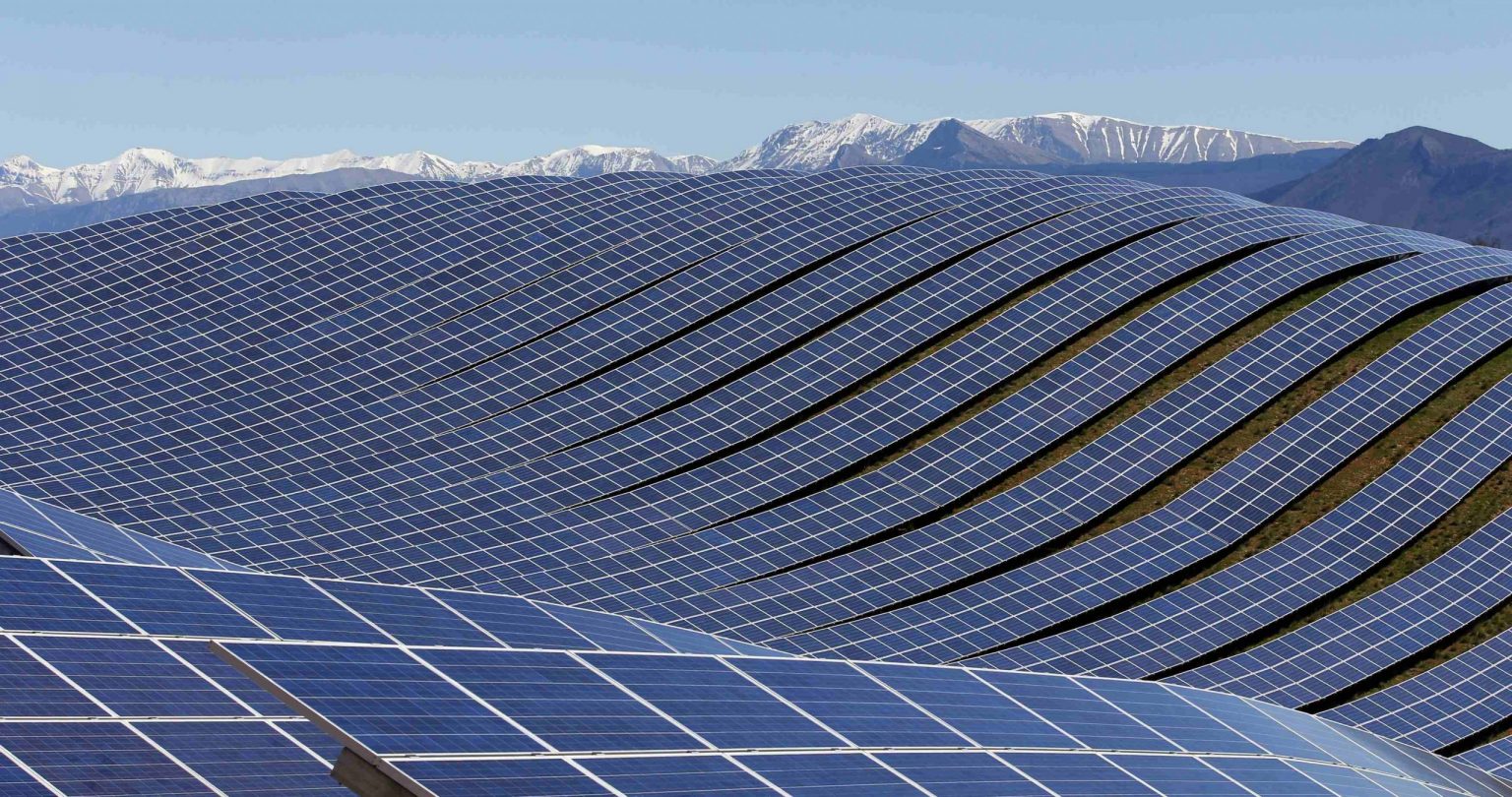 HELLENiQ ENERGY Opens Two New Solar Parks in Romania - tovima.com