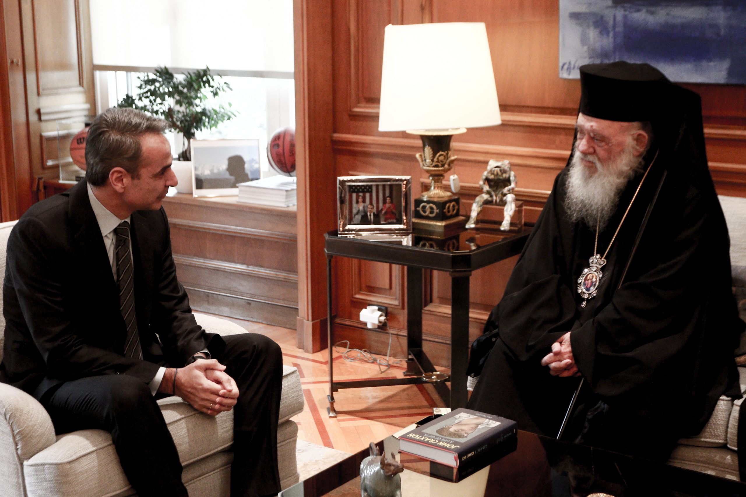 Ieronymos and Mitsotakis Meet in Athens; PM to Attend Archbishop Anastasios’ Funeral in Tirana on Thursday
