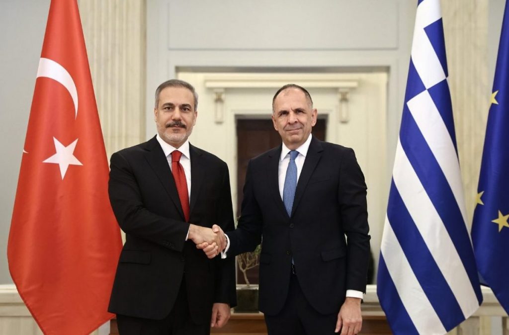 Greek, Turkish FMs Meet in Doha, Discuss Bilateral Ties