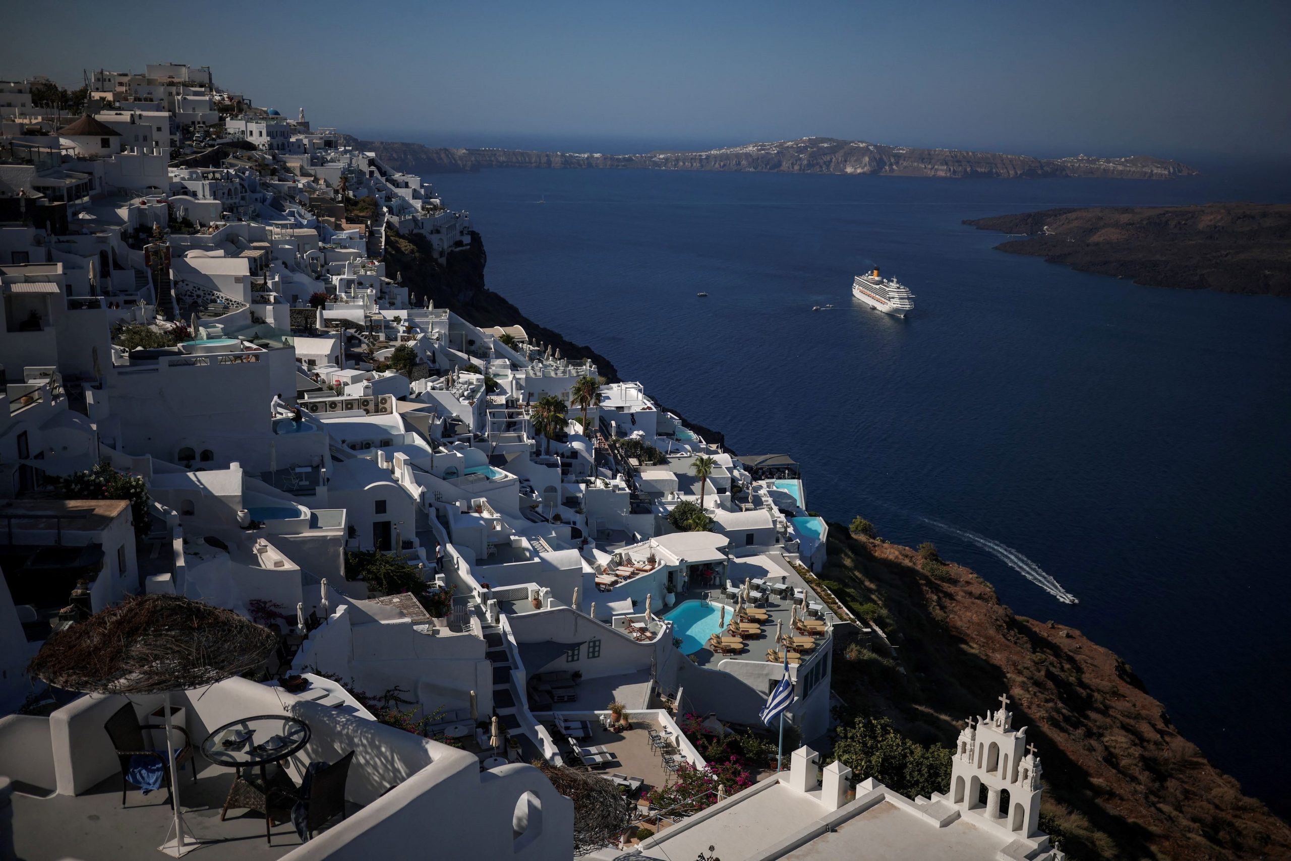Is Recent Seismic Activity Around Santorini Linked with Volcanoes?
