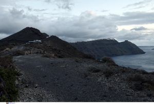 46 Earthquakes Rattle the Cyclades Overnight; 11,000 Flee Santorini