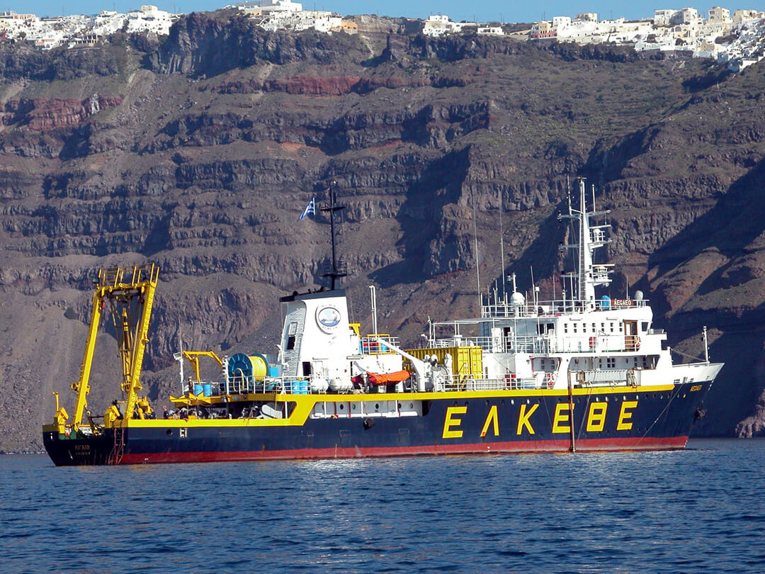 Greek Research Vessel Reaches Santorini-Amorgos Region (video)