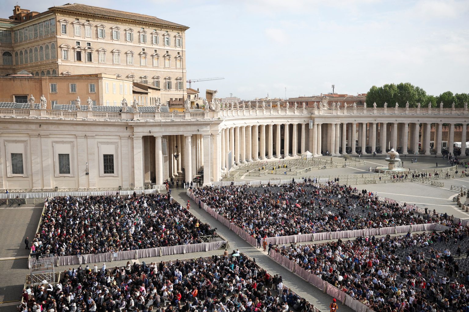 Pope Final Pope Francis' Final Journey Begins at St. Peter’s Basilica (PHOTOS)