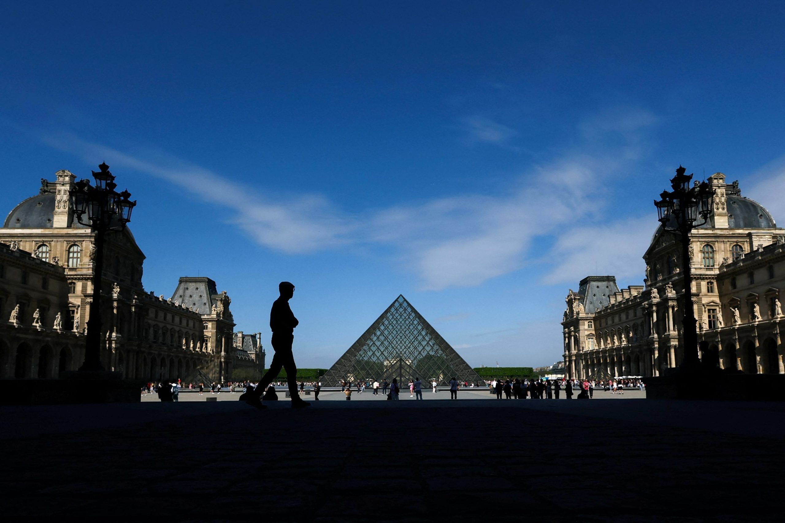 Overtourism Forces Louvre Museum to Shut Down