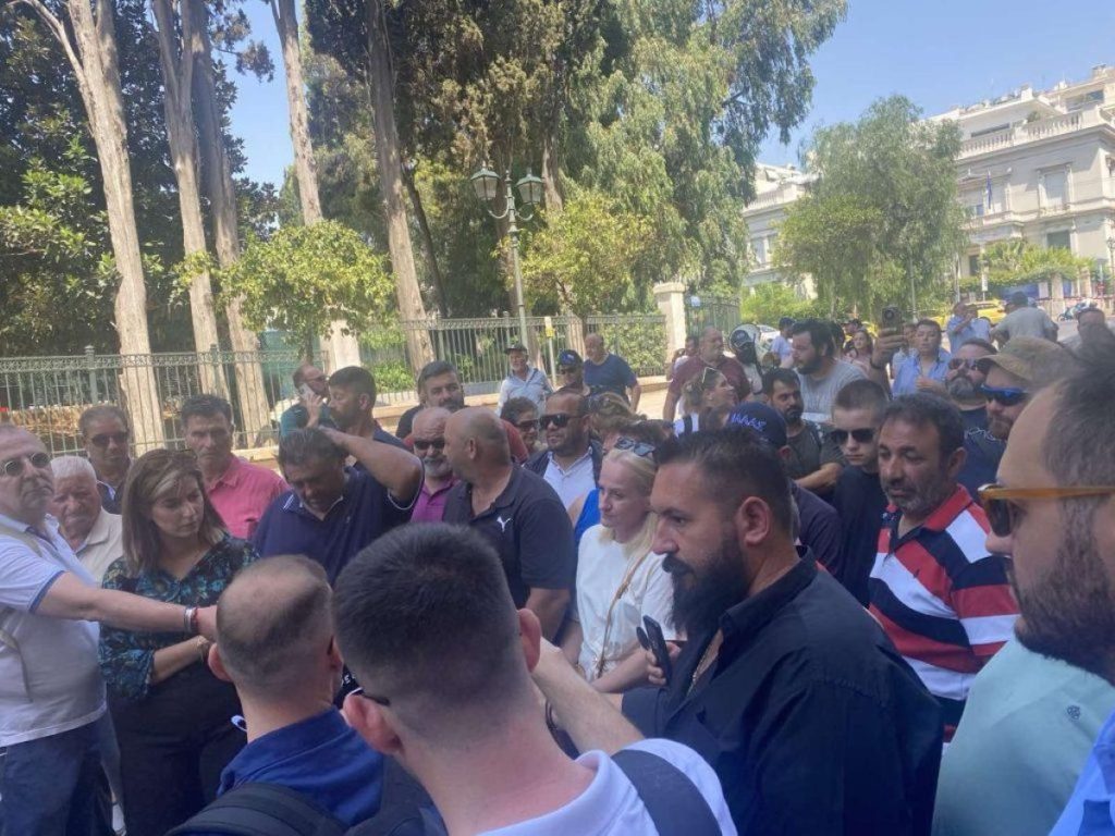 Greek Livestock Farmers Protest in Athens, Warn of Industry Collapse