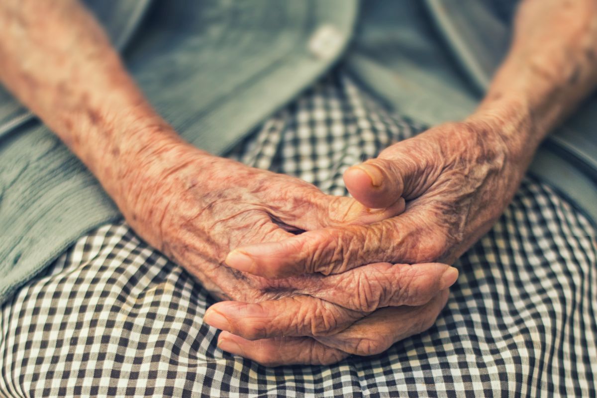 Man Attacks Neighbor in Athens Claiming She’d Put a Curse on Him