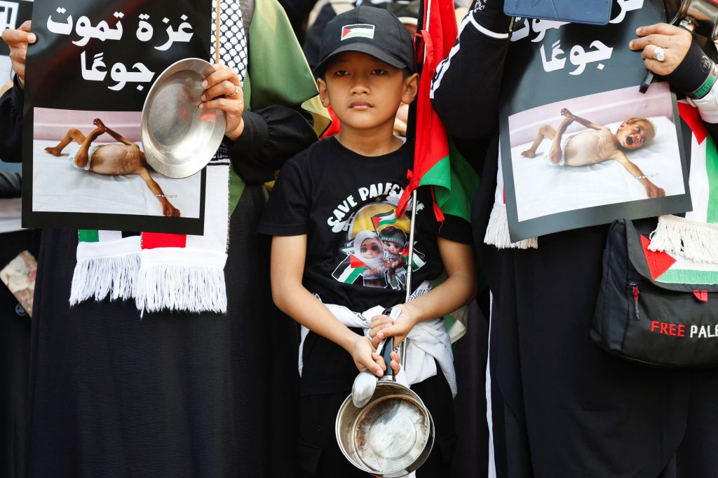 Trump Vows to Open Food Centers in Gaza Amid Starvation Crisis