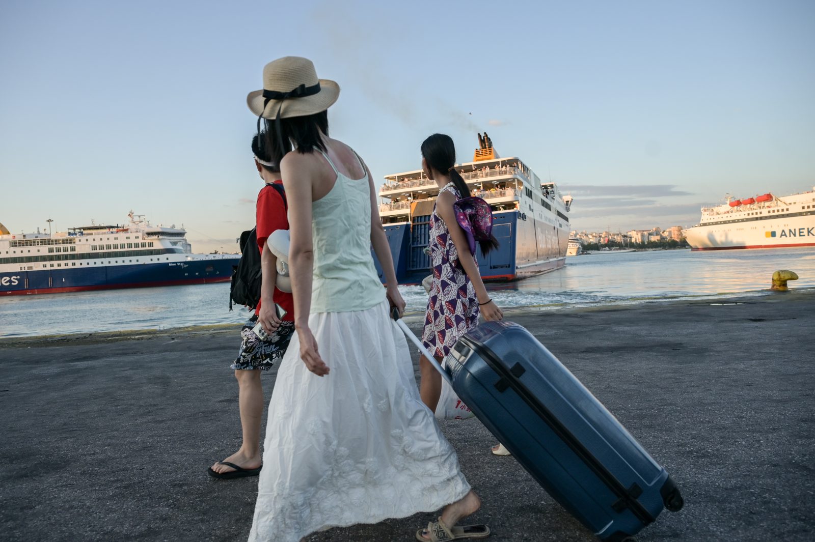 August Holiday Rush Causes Heavy Traffic in Piraeus