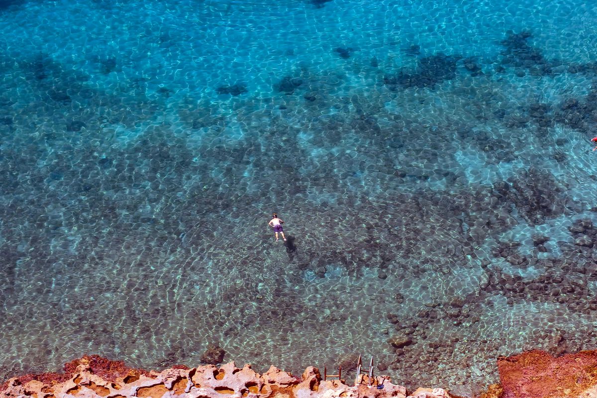 Search Underway for Missing Swimmer Off Rafina Coast