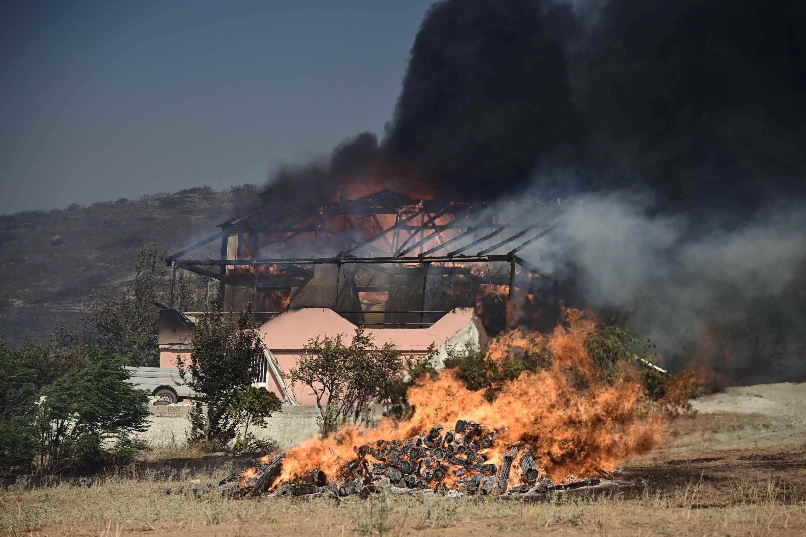 Blaze Sweeps Through Keratea, Leaves One Dead