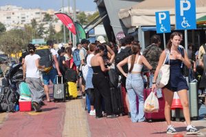 Over 100 Naxos-Bound Passengers Enraged After Denied Boarding