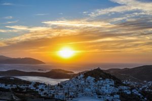 Tax Inspectors Pose as Tourists to Raid Santorini Day Cruisers