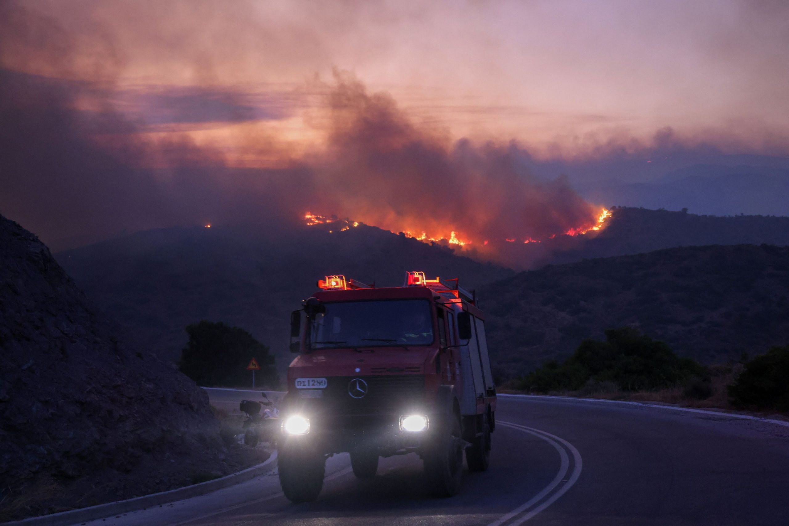 Wildfire Ravages 4,000 Acres on Zakynthos, Damaging Homes