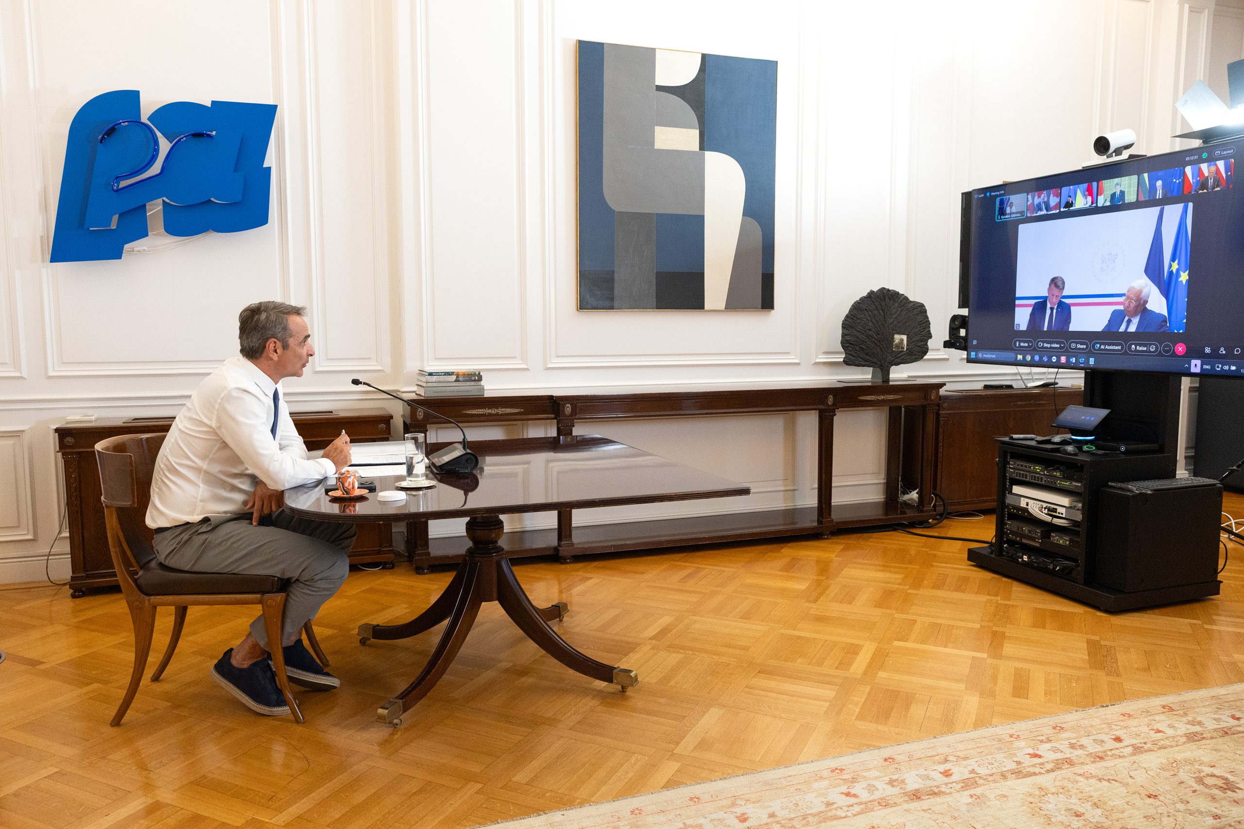 Greek PM Stresses Peace in Ukraine Video Conference