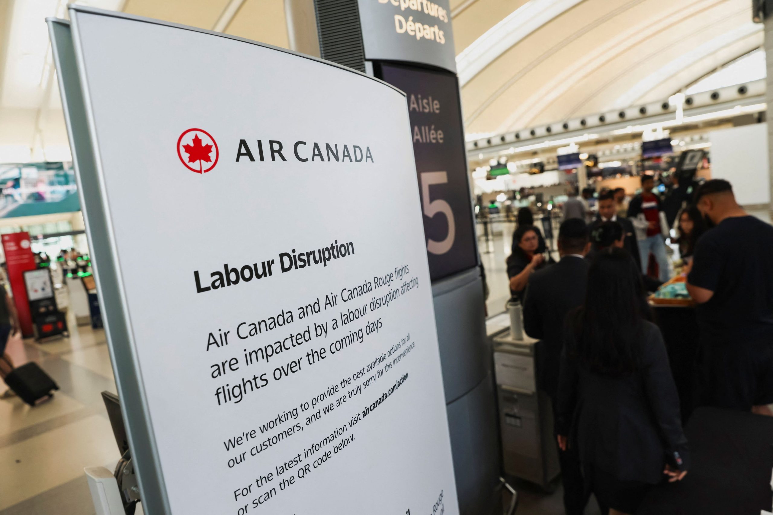 Air Canada Flight Attendants Strike, Grounding Hundreds of Flights