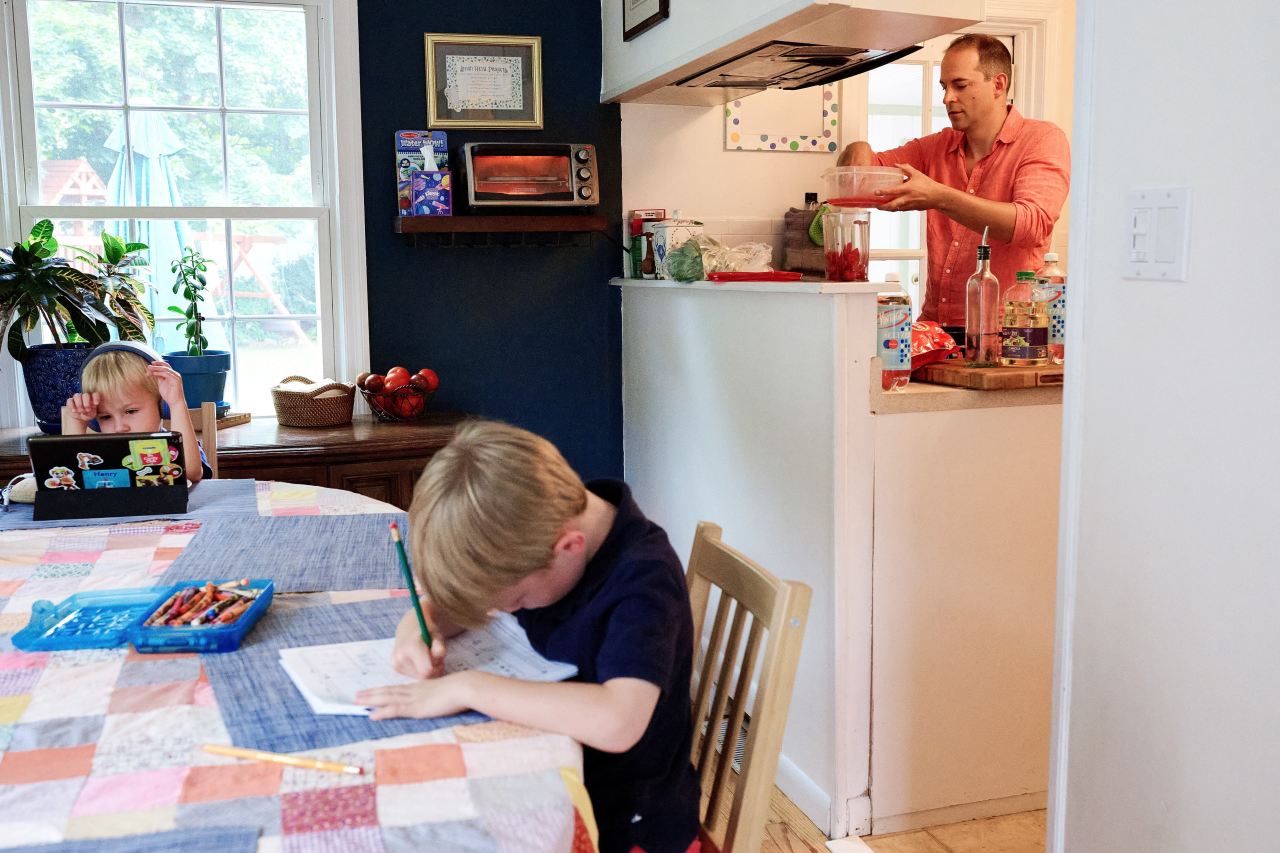 Nobody’s Buying Homes, Nobody’s Switching Jobs—and America’s Mobility Is Stalling