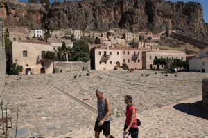 Greek Tax Authority Reports Over 100 Violations in Tourism Sector