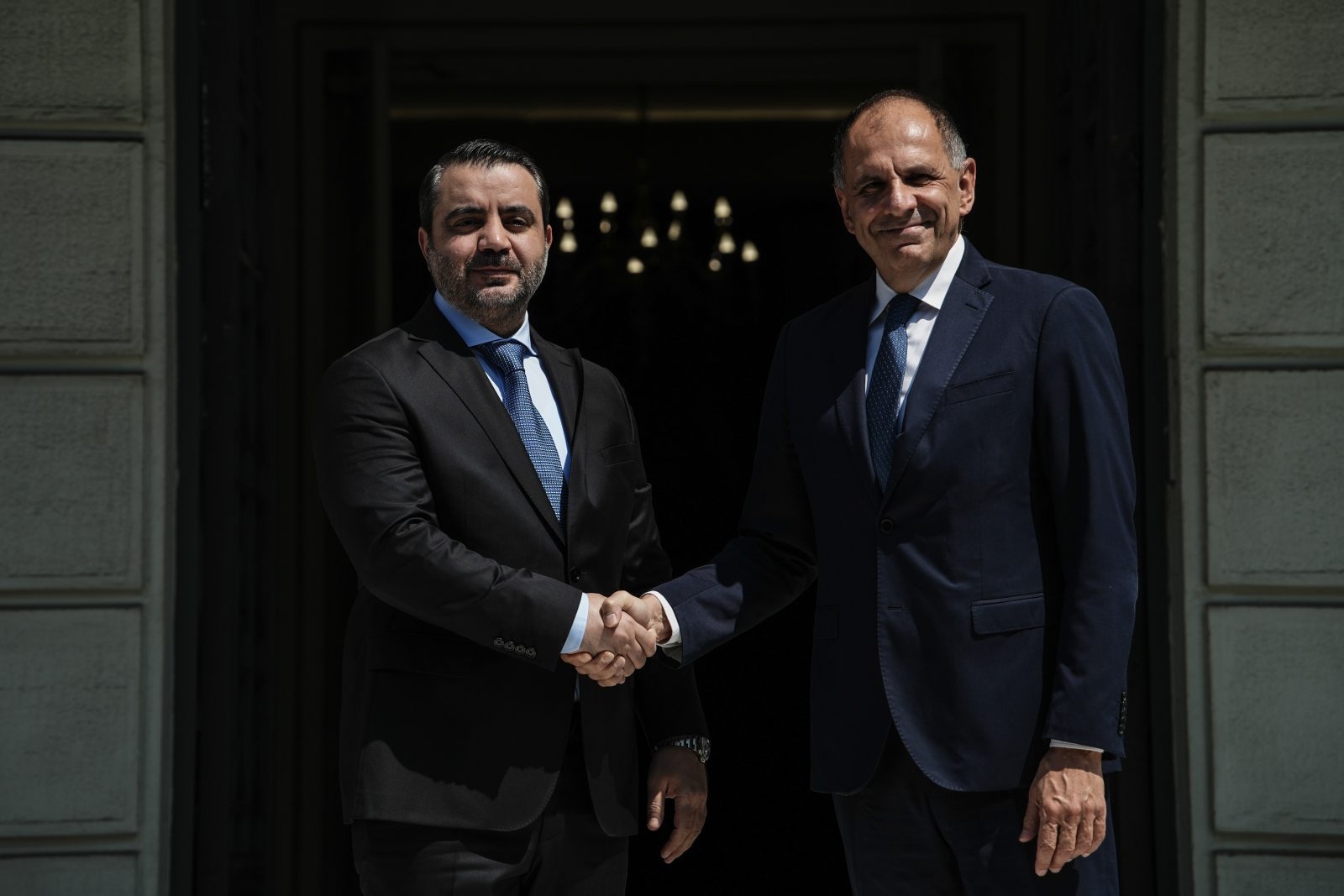 Interim Syrian Govt’s FM in Athens for Talks on Wed.