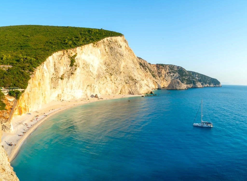 Outrage on Lefkada Over €10 Charge at Public Beach