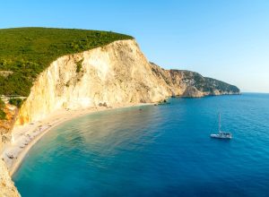 Outrage on Lefkada Over €10 Charge at Public Beach