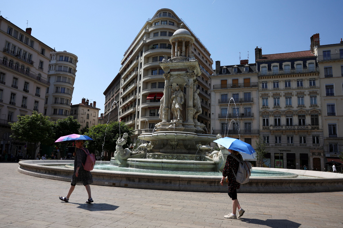 Greece Weather Friday: Hot Temperatures and Dust in the Air