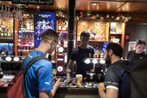 Britain’s Pub Culture Faces a Mortal Threat: The Single-File Queue