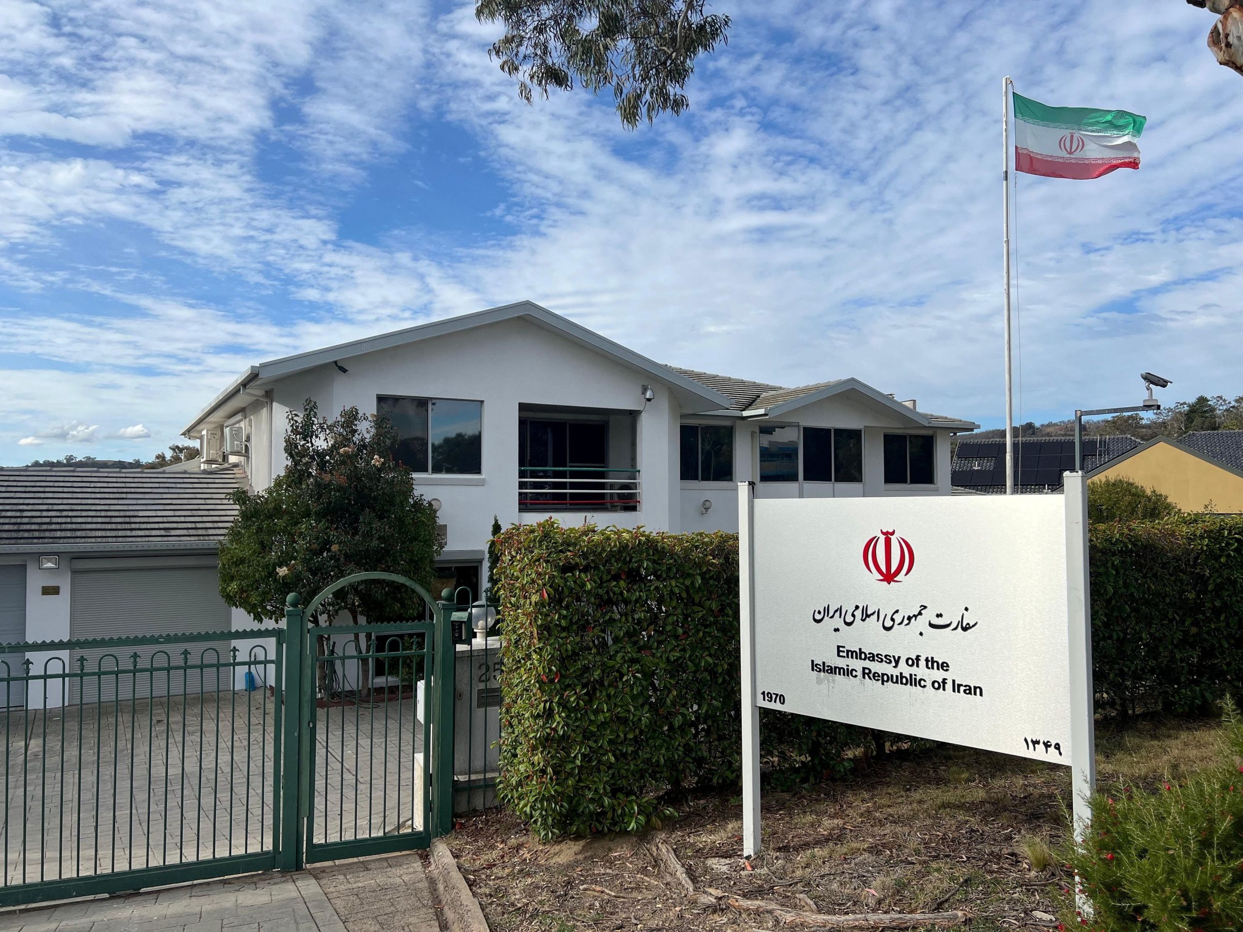Australia Expels Iranian Diplomats Over Synagogue, Café Arson