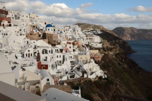 Santorini Tourism Revenue Plummets Over 20% in 2025