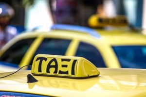 Taxi Driver Arrested in Piraeus for Overcharging Passenger
