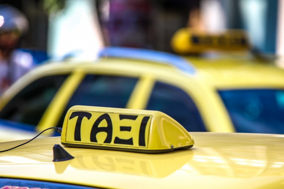 Taxi Driver Arrested in Piraeus for Overcharging Passenger