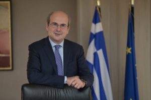 Greek PM to Announce €1.5B Measuers for Middle-Class at TIF, Hatzidakis Says