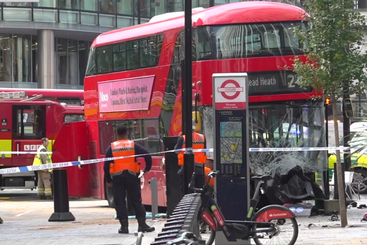 London Bus Hits Pedestrians
