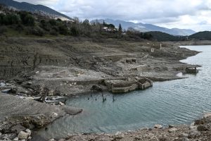 Showers from Monday but Temperatures Stay High